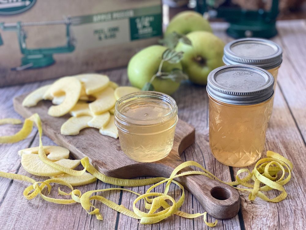 How to Make Apple Jelly With Just Two Ingredients